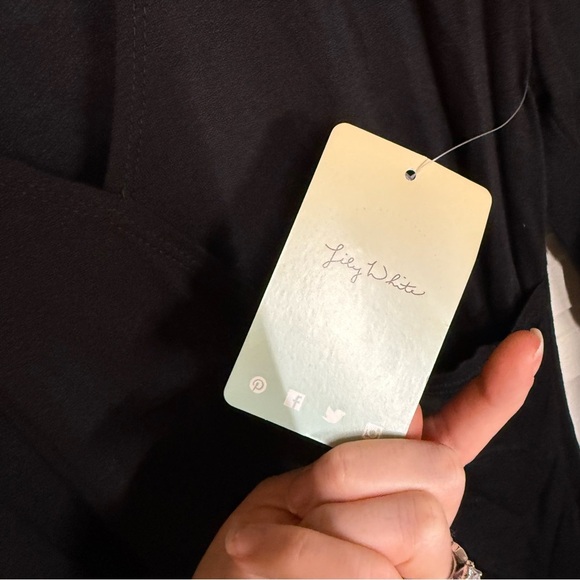 Lily White Black Long Sleeved Jeweled Choker Neckline Top, Women’s Size Large - Picture 6 of 9